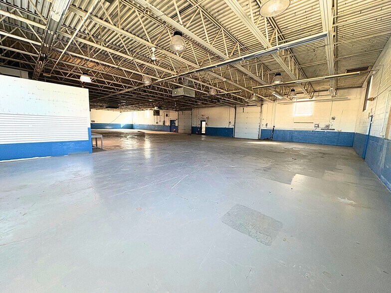 More Photos Of 123 Moore Rd, Weymouth Showroom For Lease