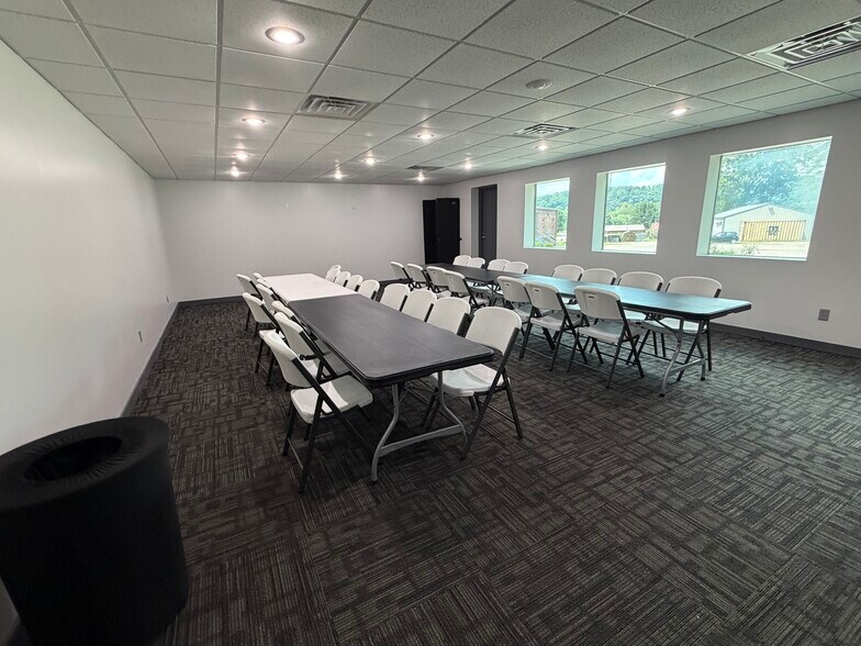 More Photos Of 516 Adams St, Mason Flex For Sale