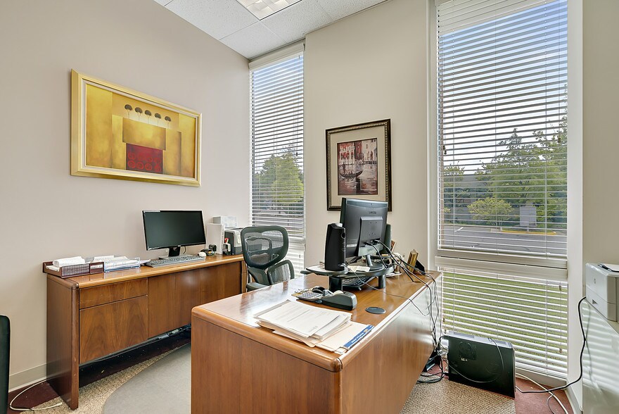 More Photos Of 4229 Lafayette Center Dr, Chantilly Business Park For Lease