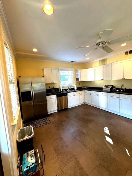 More Photos Of 965 Virginia Ave NE, Atlanta Office For Sale