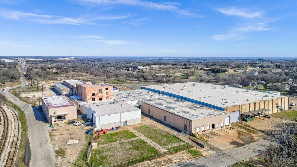 Primary Photo Of 1404 W Johnson, Denison Manufacturing For Lease