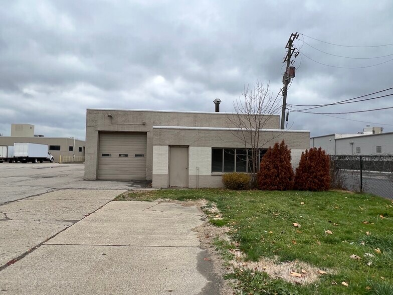 Primary Photo Of 11530 Stephens Rd, Warren Warehouse For Lease
