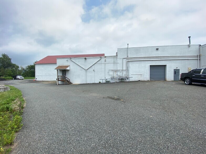 More Photos Of 1862 Tollgate Rd, Palm Warehouse For Lease