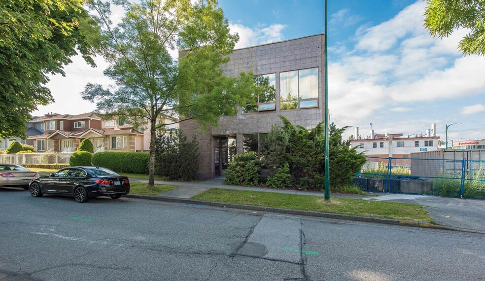 Primary Photo Of 2916 Graveley St, Vancouver Storefront Retail Office For Sale