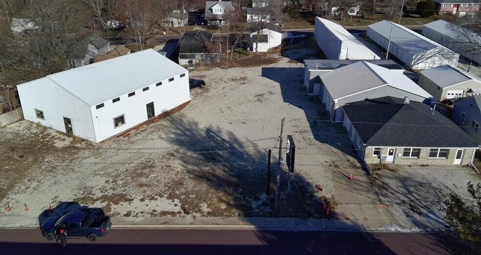 More Photos Of 421 E Moneta Ave, Peoria Heights Self Storage For Lease