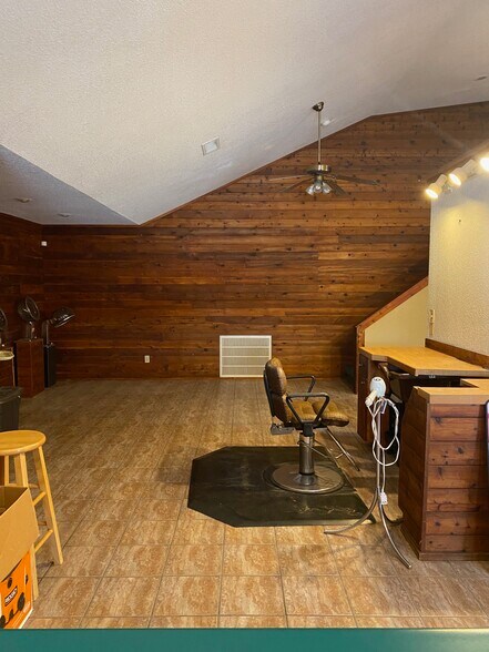 More Photos Of 8491 US Highway 281 N, Spring Branch Showroom For Sale