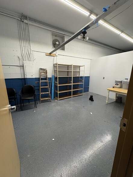 More Photos Of 867-887 Grand Oaks Dr, Howell Warehouse For Lease