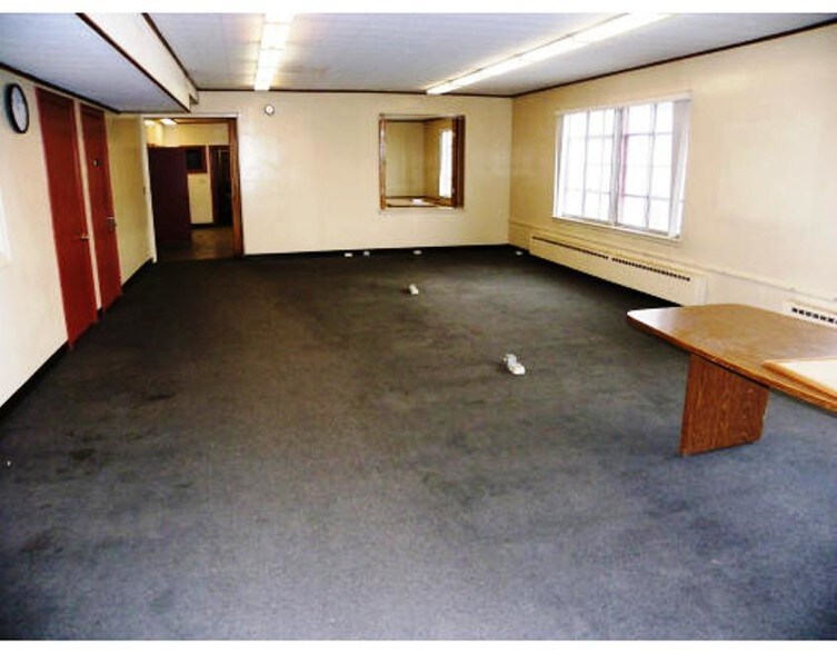 More Photos Of 1431 Bedford St, Abington Truck Terminal For Lease