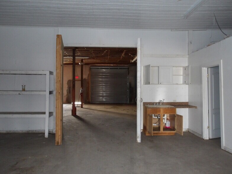 More Photos Of 618 W Van Buren Ave, Harlingen Light Distribution For Sale