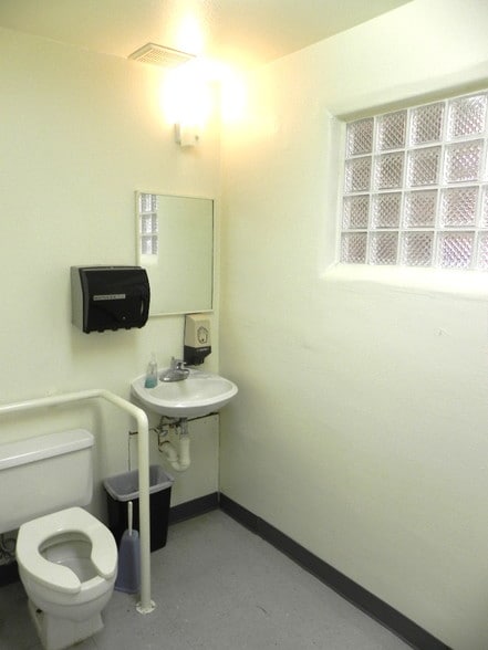 More Photos Of 2013 Ridgecrest Dr, Albuquerque Storefront Retail Office For Sale