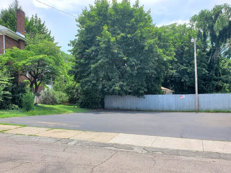 More Photos Of 1602 Grandin Rd SW, Roanoke Medical For Sale