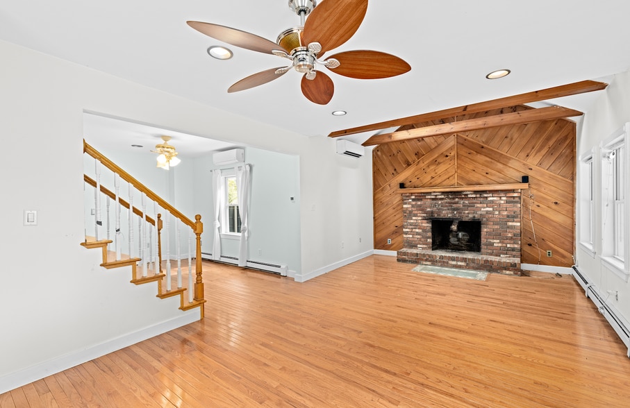 More Photos Of 72 Precinct St, Lakeville Flex For Sale