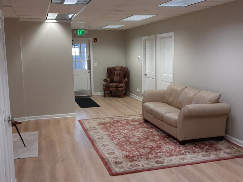 More Photos Of 2 Crane Park Dr, Wilbraham Medical For Lease