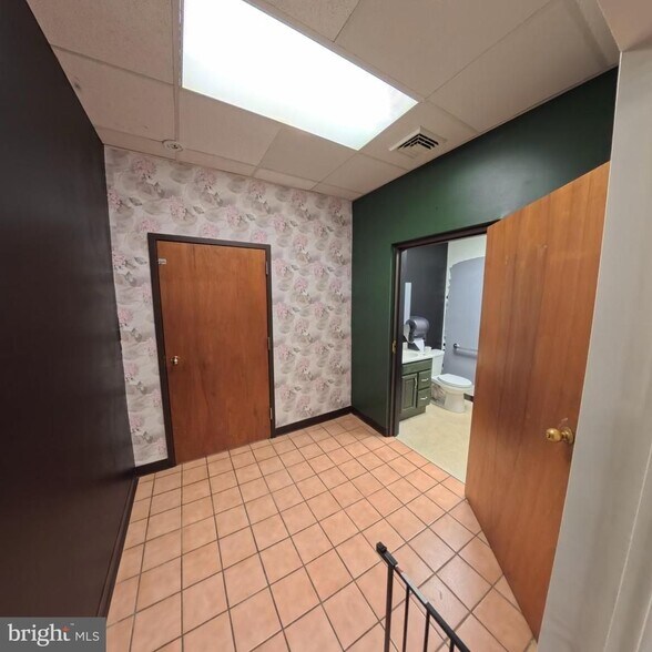 More Photos Of 1515 Mount Hope Ave, Pottsville Office For Lease