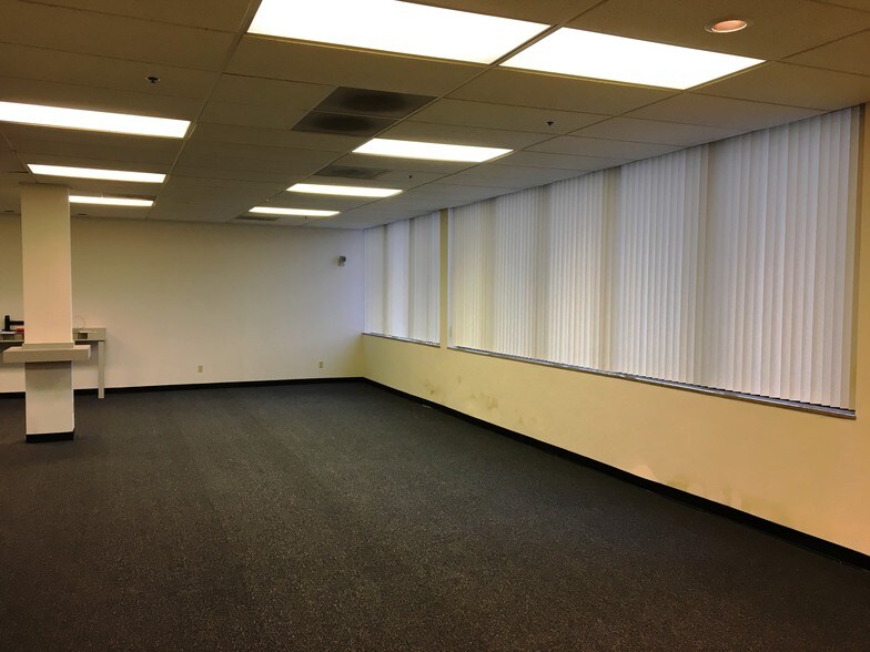 More Photos Of 195 Union St, Newark Office For Sale