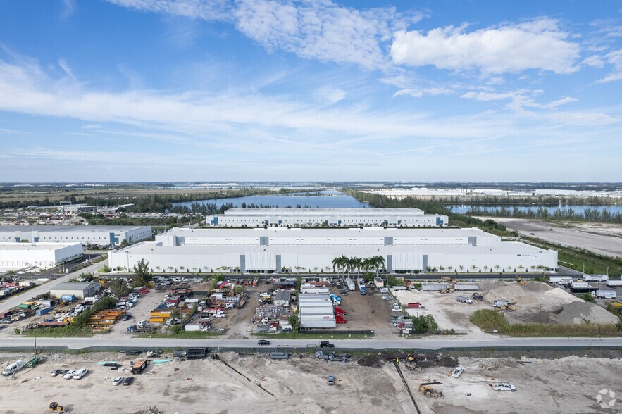 More Photos Of 10702 NW 147 St, Hialeah Gardens Distribution For Lease