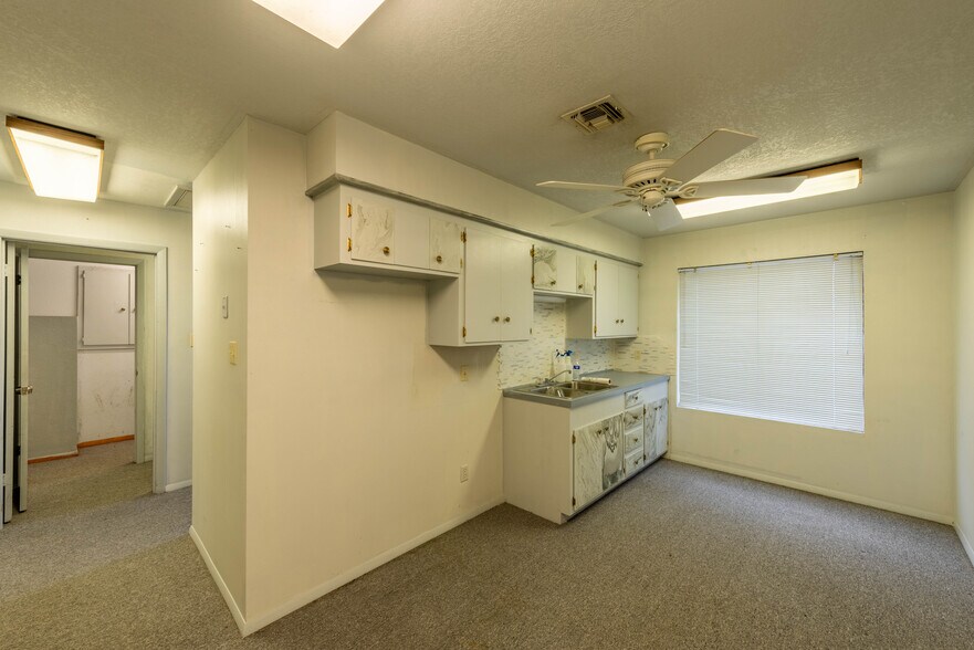 More Photos Of 312 E 2nd St, Alice Healthcare For Sale