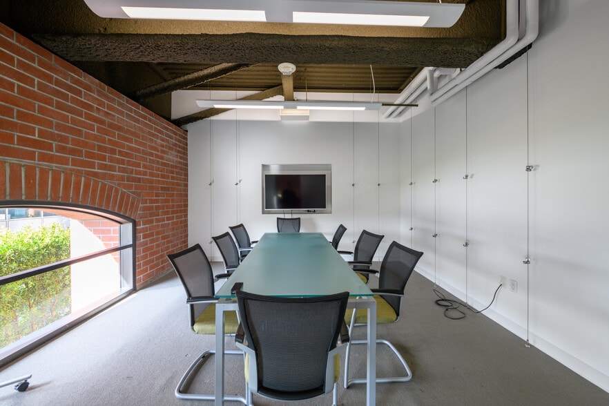 More Photos Of 10900 Wilshire Blvd, Los Angeles Office For Sale