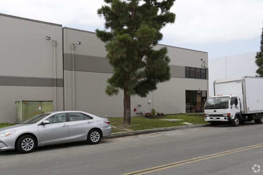 More Photos Of 5382 Oceanus Dr, Huntington Beach Manufacturing For Lease