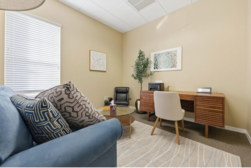 More Photos Of 17407 Bridge Hill Ct, Tampa Medical For Sale