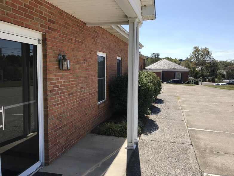 More Photos Of 450 S Church St, Fincastle Medical For Lease