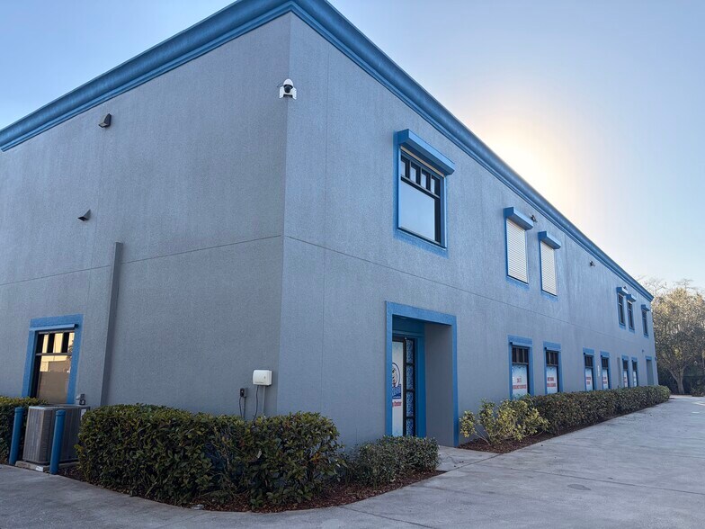 More Photos Of 10911 Harmony Park Dr, Bonita Springs Light Distribution For Sale