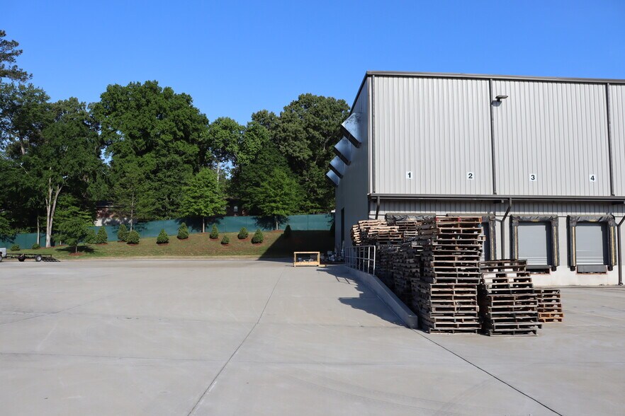 More Photos Of 7235 Bonnyshire Dr, Chattanooga Industrial For Sale