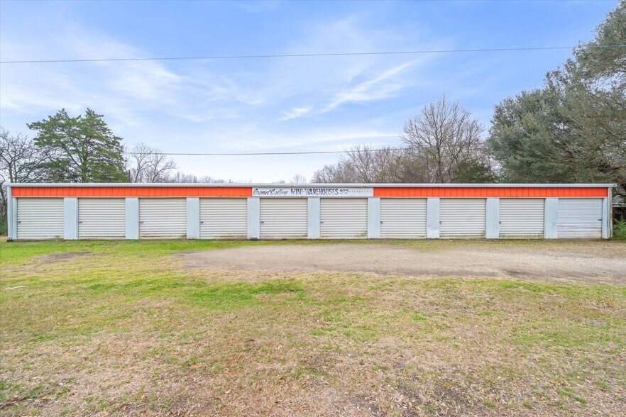 More Photos Of 601 Frank st, Grand Saline Self Storage For Sale