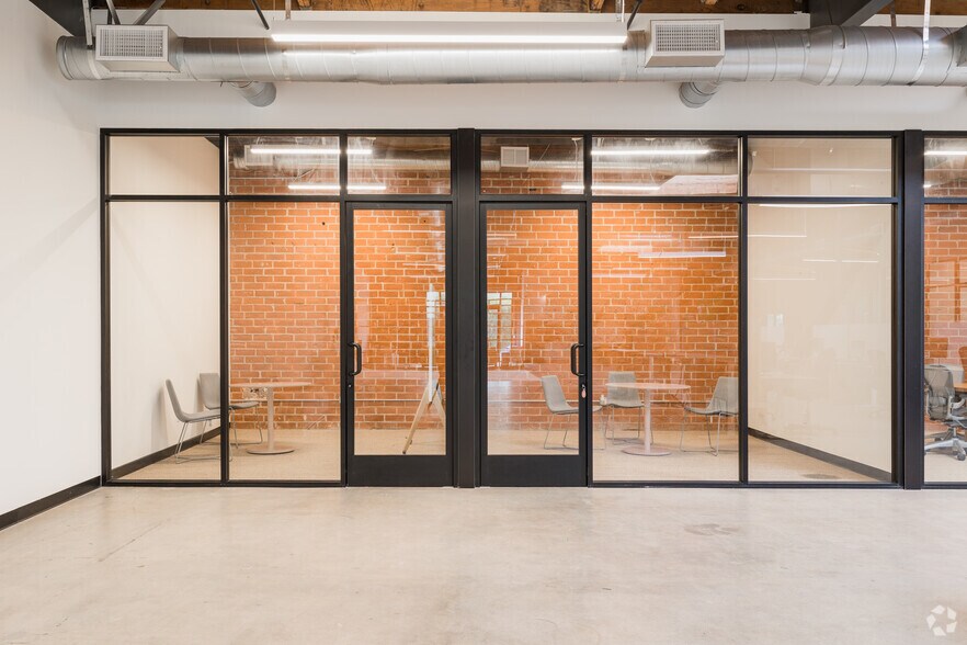 More Photos Of 12820 Panama St, Los Angeles Showroom For Sale