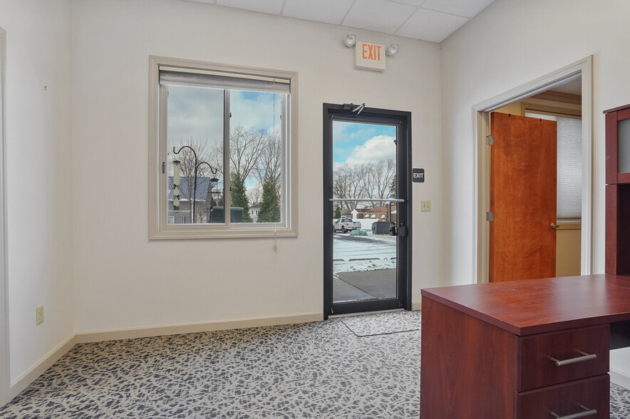 More Photos Of 908 E Waterloo Rd, Akron Medical For Lease