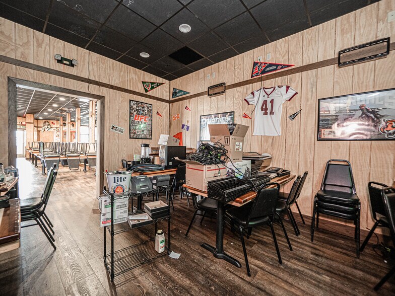 More Photos Of 401 Walker Dr, Henderson General Retail For Sale