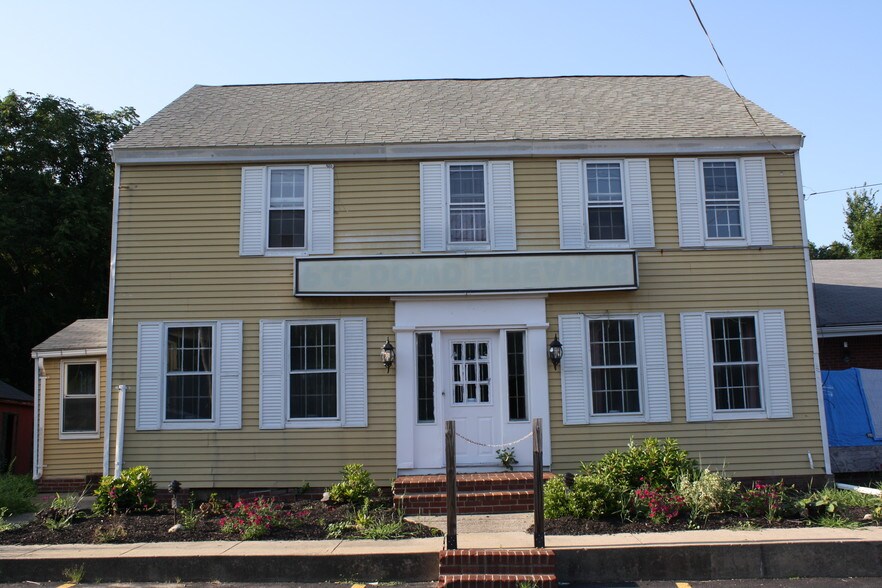 More Photos Of 7 Belmont St, Northborough Freestanding For Lease