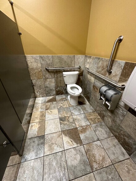 More Photos Of 1250 4th Ave NW, Minot Storefront For Lease