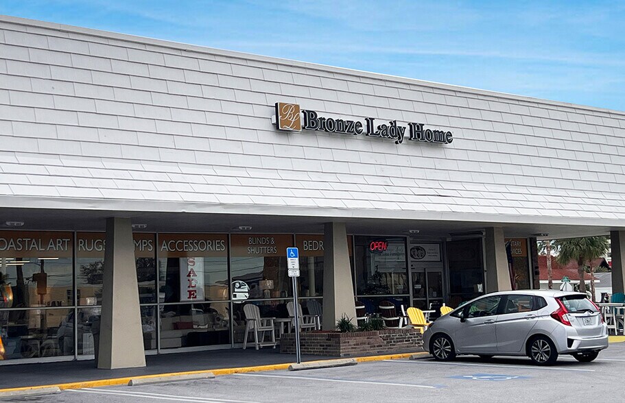 More Photos Of 15110-15200 Municipal Dr, Madeira Beach General Retail For Lease