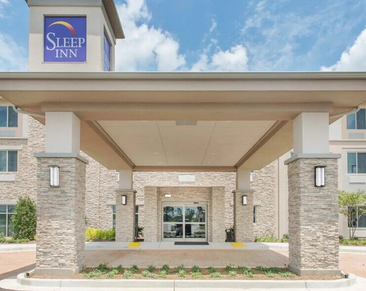More Photos Of 17834 State Highway 285 S, Defuniak Springs Hotel For Sale