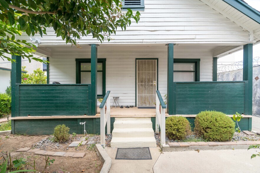 More Photos Of 418-424 W 6th St, San Pedro Apartments For Sale