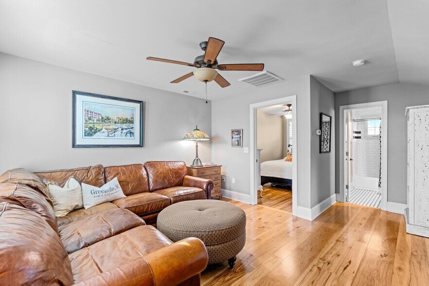 More Photos Of 317 W Stone Ave, Greenville Office Residential For Sale