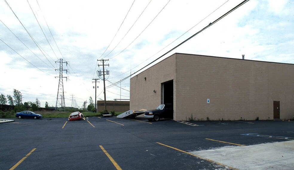 More Photos Of 36760 Metro Ct, Sterling Heights Warehouse For Lease