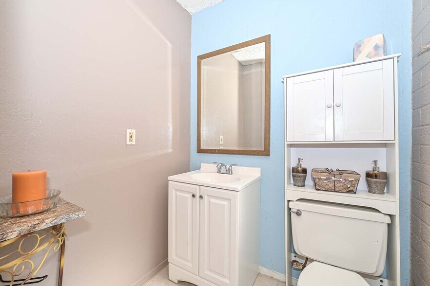 More Photos Of 11123-11127 W Nevada Ave, Youngtown Office For Sale