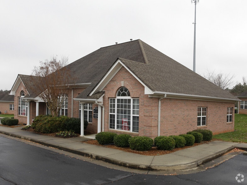 More Photos Of 2400-2402 Abbey Ct, Alpharetta Office For Sale