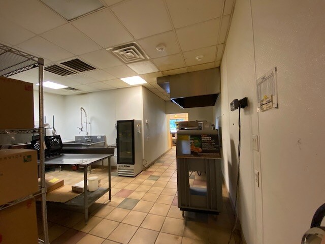 More Photos Of 6757 W Port Arthur Rd, Port Arthur Freestanding For Lease