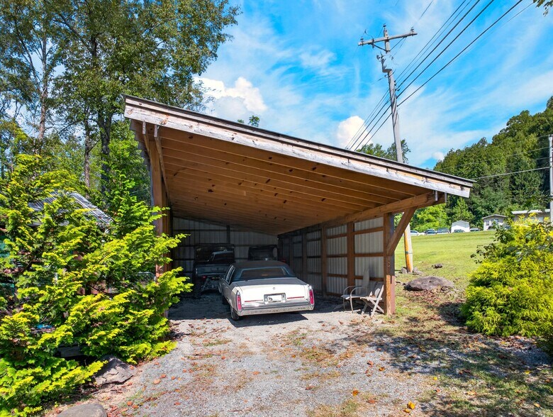 More Photos Of 4925 Hooper Hwy, Cosby Flex For Sale