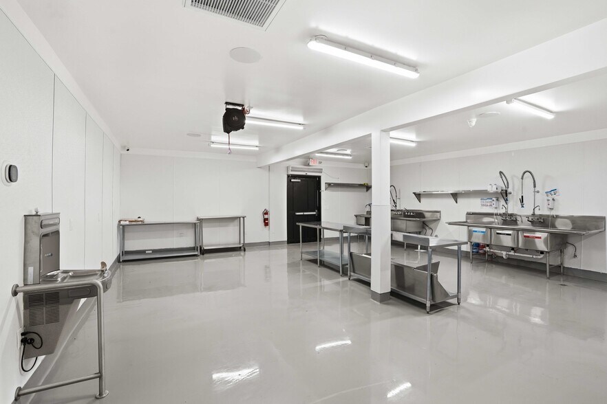 More Photos Of 14071 Polk St, Sylmar Food Processing For Lease