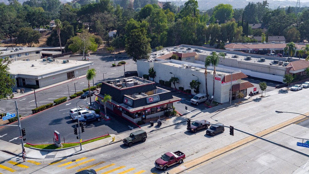More Photos Of 22916 Lyons Ave, Santa Clarita Storefront Retail Office For Lease