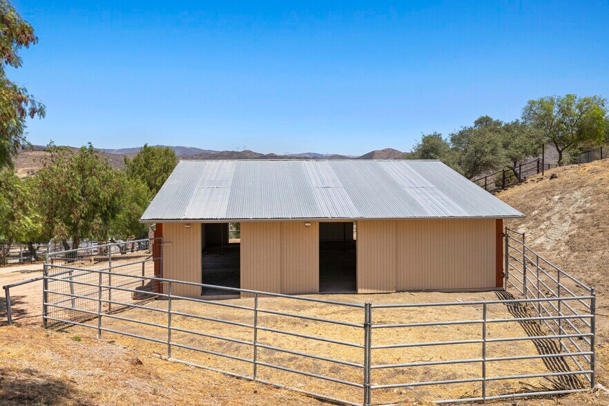 More Photos Of 13620 Pales Rd, Agua Dulce Specialty For Lease