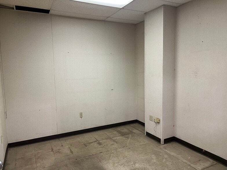 More Photos Of 3 Fergueson Dr, Parkersburg Warehouse For Lease