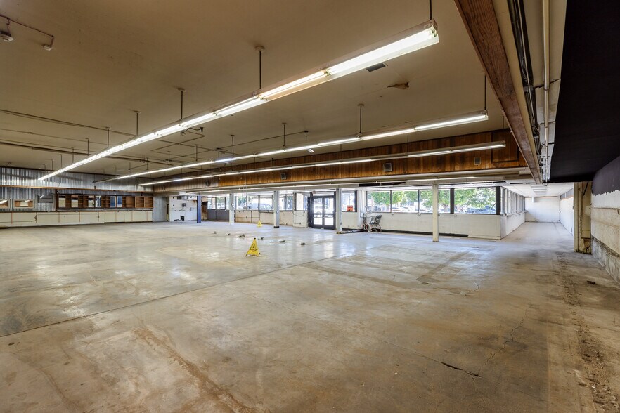 More Photos Of 409 SE Martin Luther King Jr Blvd, Portland Supermarket For Sale