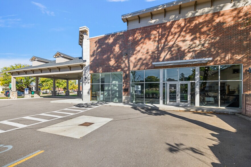 More Photos Of 311 W University Dr, Rochester Freestanding For Lease