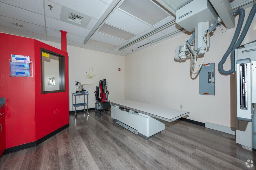 More Photos Of 1501-1503 E Calvada Blvd, Pahrump Medical For Sale