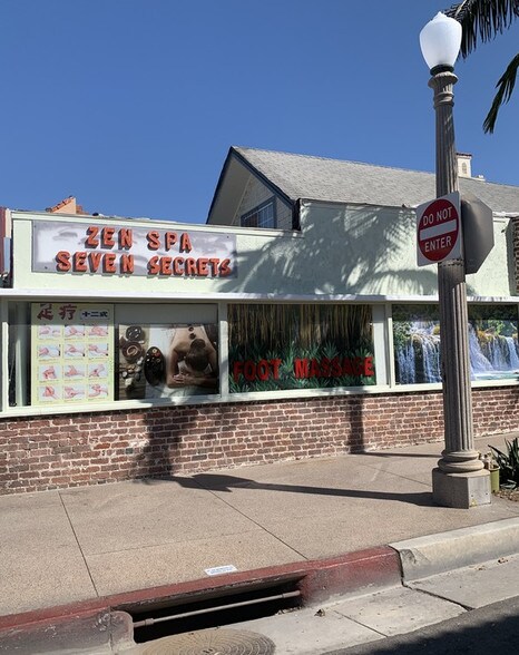 More Photos Of 701 E Balboa Blvd, Newport Beach Storefront Retail Residential For Lease